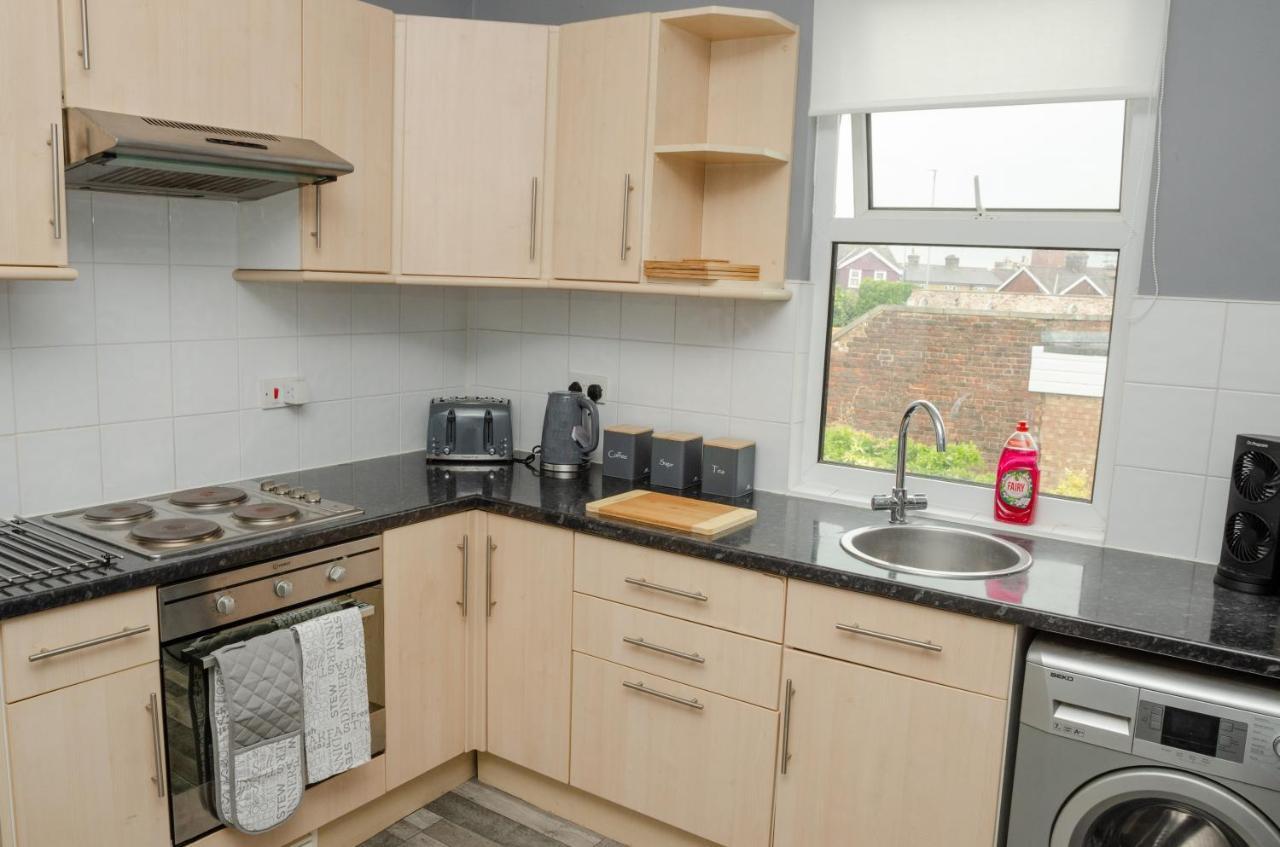 Peaceful & Spacious Family Home In Eastbourne! Exterior photo
